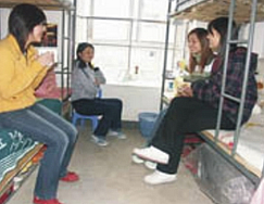 唐山现代科技电脑学校宽敞明亮的学生宿舍